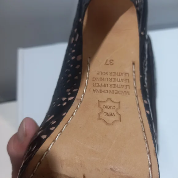 Mimco platform peeptoe heels with patent leather lace look. - Picture 7 of 7